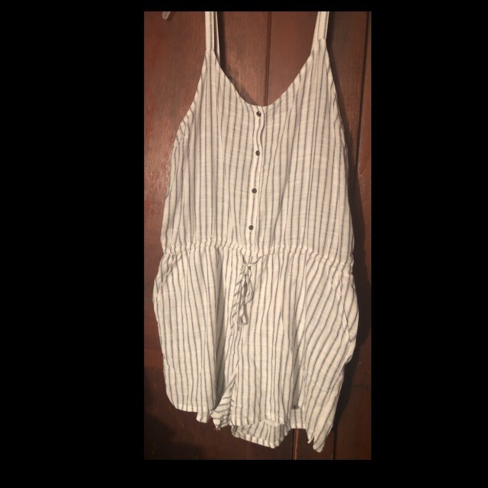 XL old navy seersucker pin stripe shorts romper